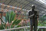 madrid atocha estacion statue escalator 5710