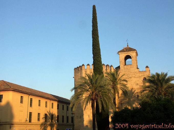 Architekturmischung, Alcazar Cordoba - Spanien