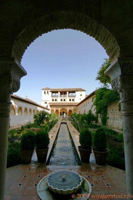 Palast Generalife vom Canal du Terrasse, Alhambra Nasriden Granada gesehen - Spanien