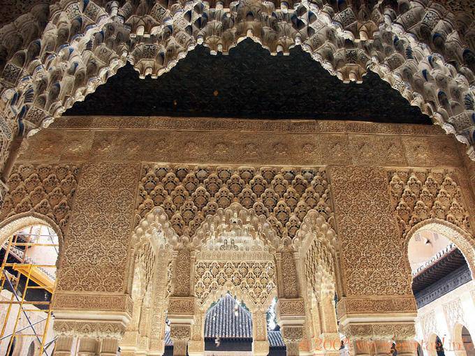 Gericht der Löwen. Tropfsteinbogen , Alhambra Nasriden Granada - Spanien31