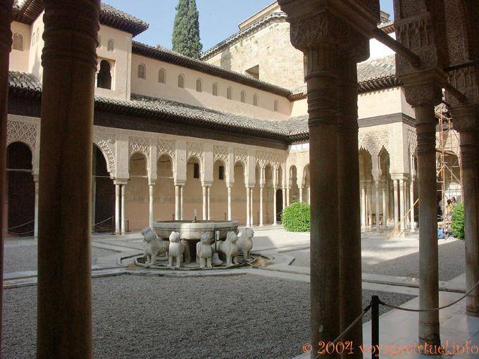Blick von den Arkaden des Gerichts Lions, Alhambra Nasriden Granada - Spanien, Andalusien
