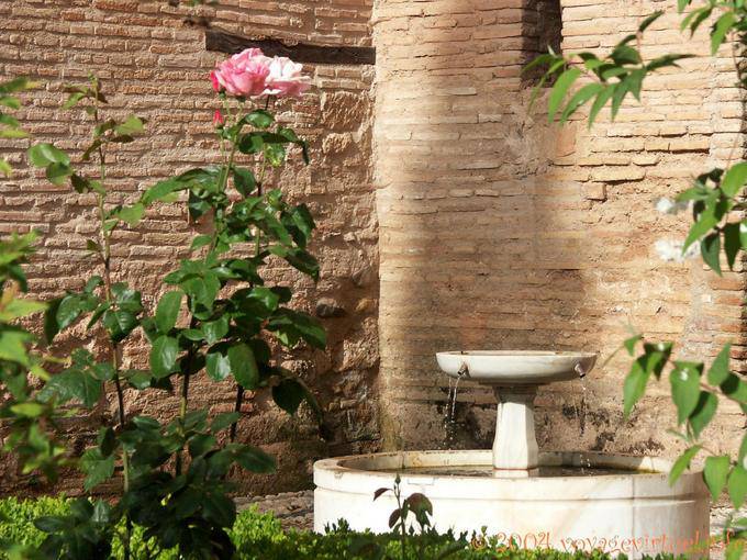 Mauern und Brunnen, Alhambra Nasriden Granada - Spanien