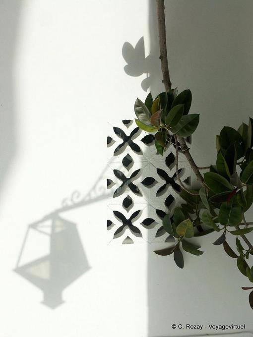 Schatten an der Wall Arcos de la Frontera - Spanien