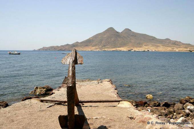 Anker auf Anlegestelle in La Isleta del Moro, Cabo de Gata - Spanien