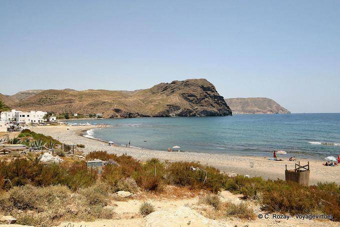 Ein ruhiger Strand in Cabo de Gata - Spanien, Andalusien