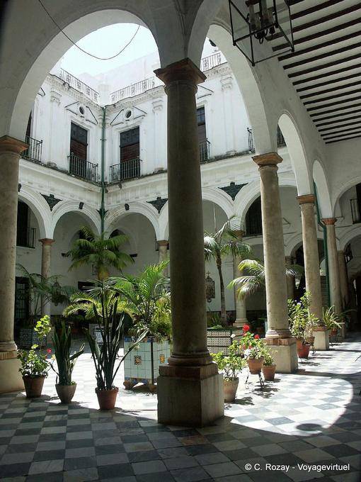 Patio und Spalten, Cadiz - Spanien