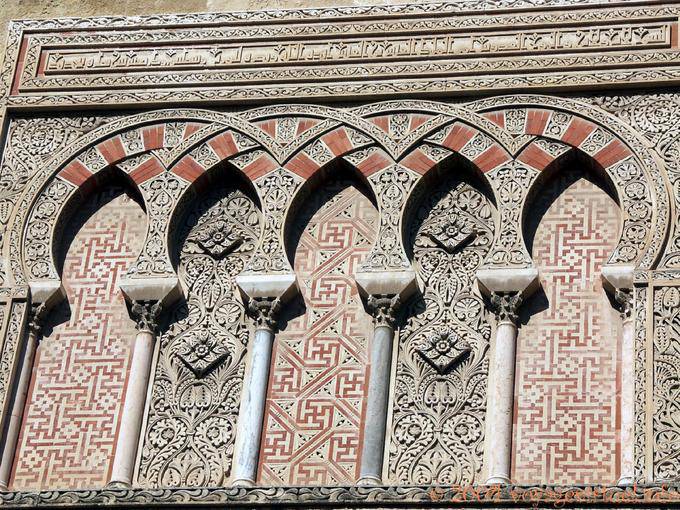 Wonder muslimischer Kunst in Puerta del Baptisterio, Mezquita, Cordoba - Spanien, Andalusien