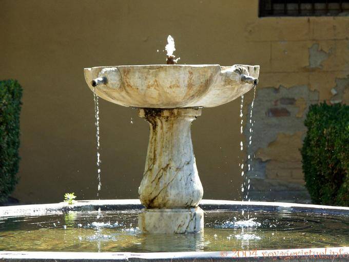 Wasser-Tropfen auf Marmor, Cordoba - Spanien, Andalusien