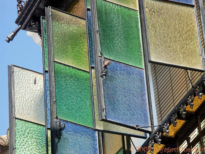 Fenster mit farbigem Glas, Jüdisches Viertel, Córdoba - Spanien, Andalusien