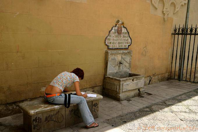 Studenten vor dem Brunnen, Granada - Spanien