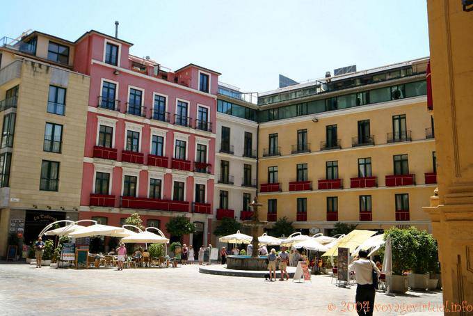 Farben der Gebäude von der Plaza Obispo, Malaga - Spanien, Andalusien