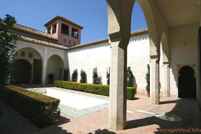 Ein weiterer Blick auf den Patio de la Alberca, Alcazaba, Malaga - Spanien, Andalusien