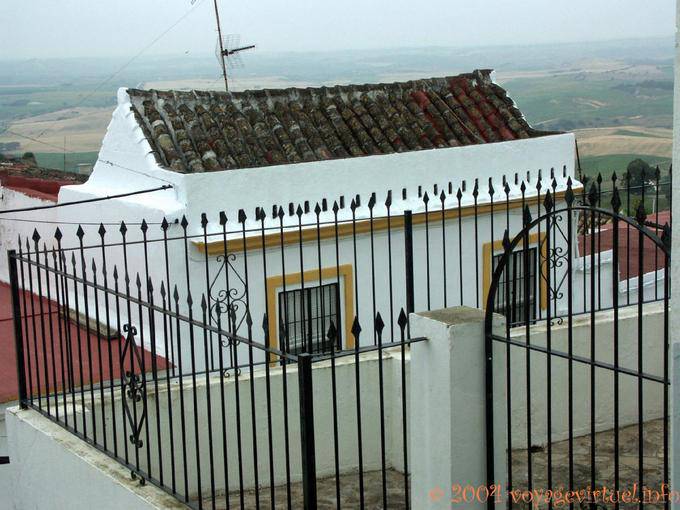 Grids und kleines Haus auf der Landschaft, Medina de Sidonia - Spanien