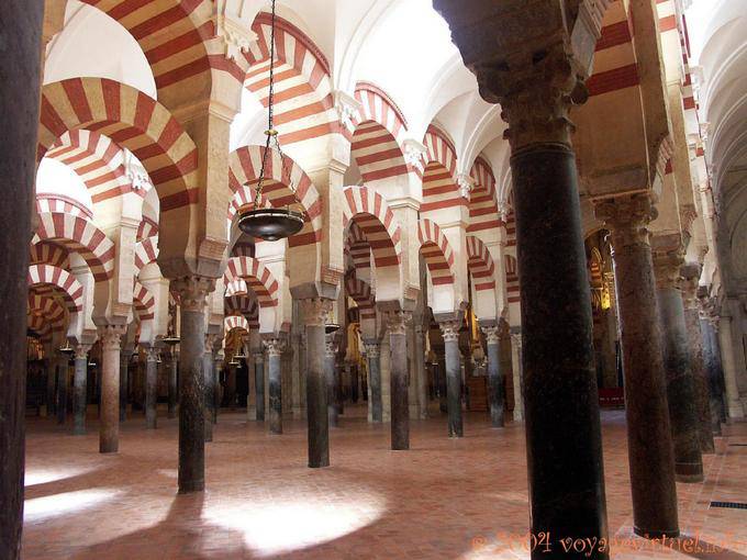 Hauptschiff der Emir Abd-al-Rahman I, Mezquita Cordoba - Spanien, Andalusien