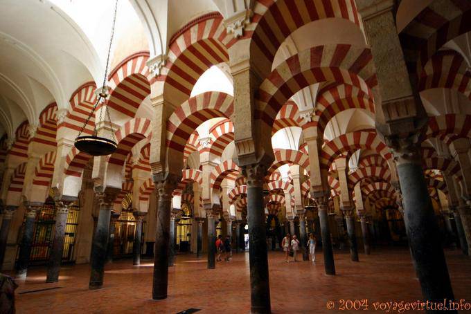 Ein weiterer Blick auf den Kolonnaden des Oratoriums, Cordoba Mezquita - Spanien, Andalusien