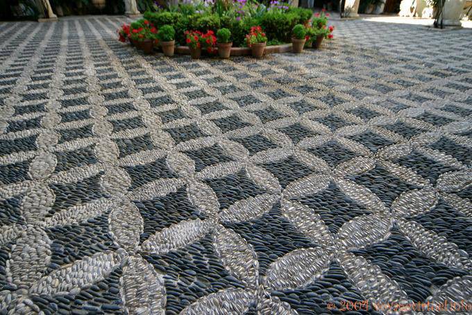 Detaillierte Boden Kies auf den Innenhof des Palacio de Viana, Cordoba - Spanien, Andalusien