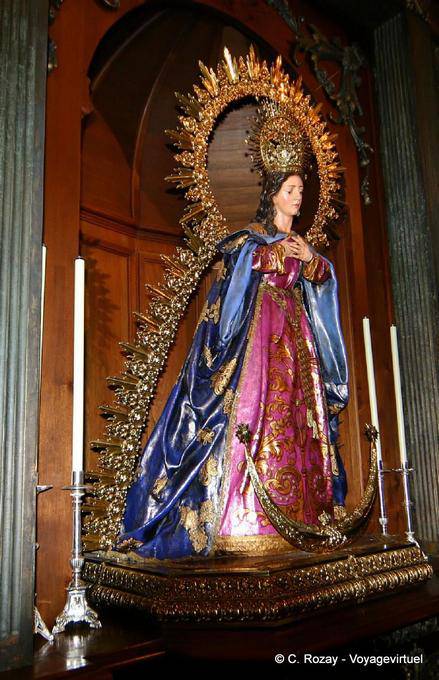 Statue der Jungfrau Maria in der Iglesia de Santa María la Mayor Ronda - Spanien, Andalusien
