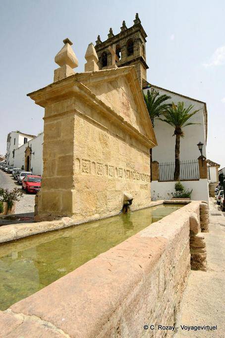 Brunnen vor der Iglesia de Padre Jesus, Calle Santa Cecilia, Ronda - Spanien, Andalusien