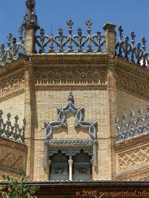 Dekoration von Pabellón Real, vom Architekten Aníbal González für die Exposición Iberoamericana, Sevilla gebaut - Spanien