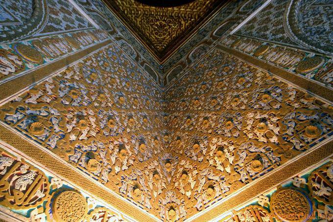 FFine Wanddekoration in einer Ecke des Salon des Ambassadeurs, Sevilla Alcazar - Spanien