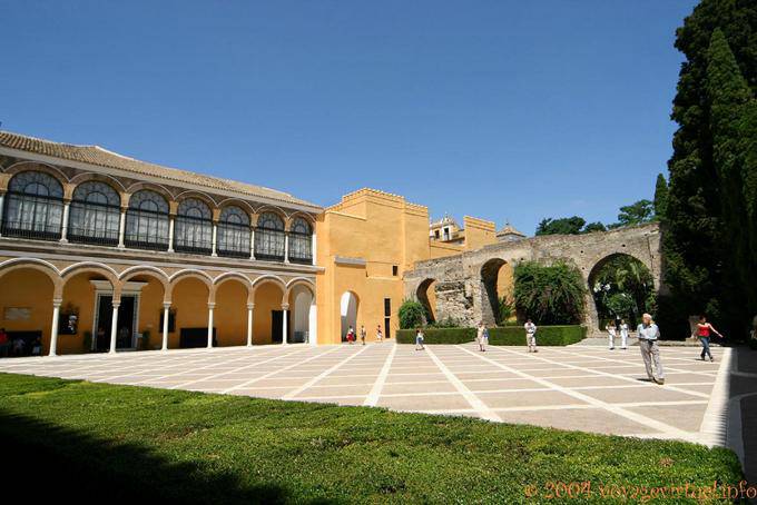 Blick auf den Innenhof von Monteria, Alcazar von Sevilla - Spanien