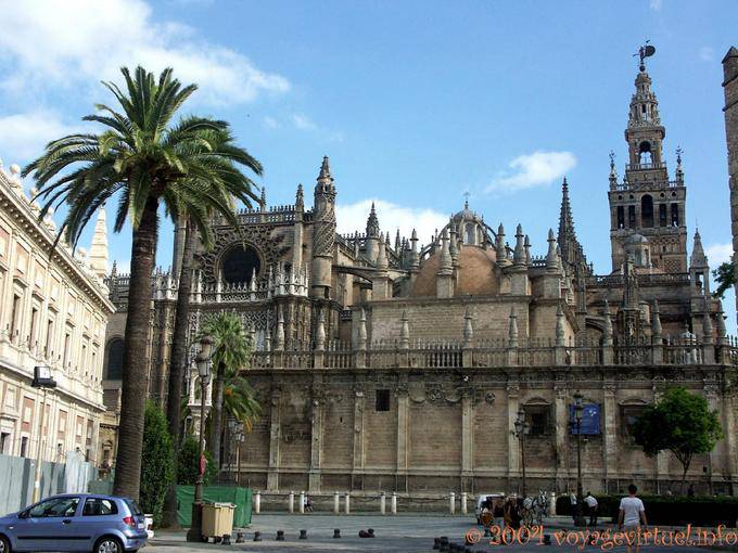Pinnacles der Kathedrale von Sevilla Blick von der Einfahrt zum Alcazar - Spanien