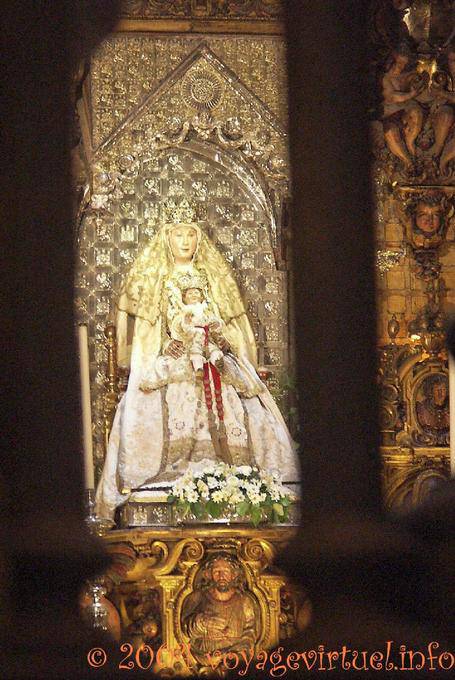 Statue der Virgen de Los Reyes (Jungfrau des Kindes König), Schatzkammer der Kathedrale, Sevilla - Spanien
