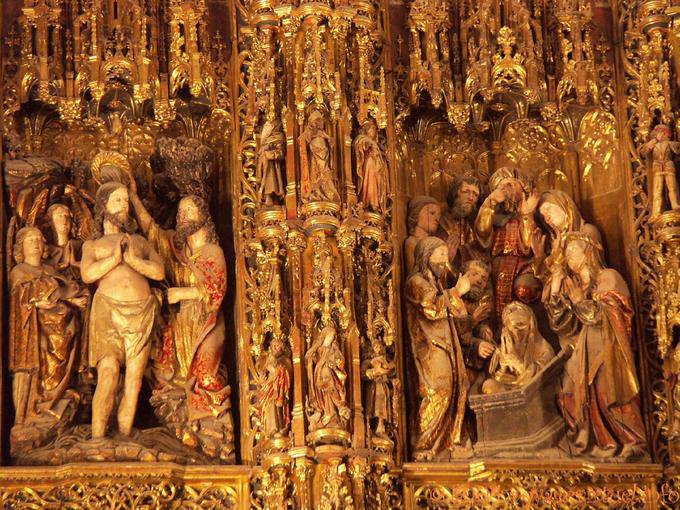 Konzentrieren Sie sich auf das Hauptaltarbild (rechts, Lázaro de Resurrección), Kathedrale von Sevilla - Spanien
