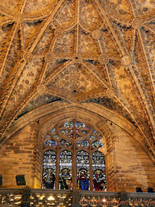 Himmelskugel am Ende des Kirchenschiffs, der Kathedrale von Sevilla - Spanien