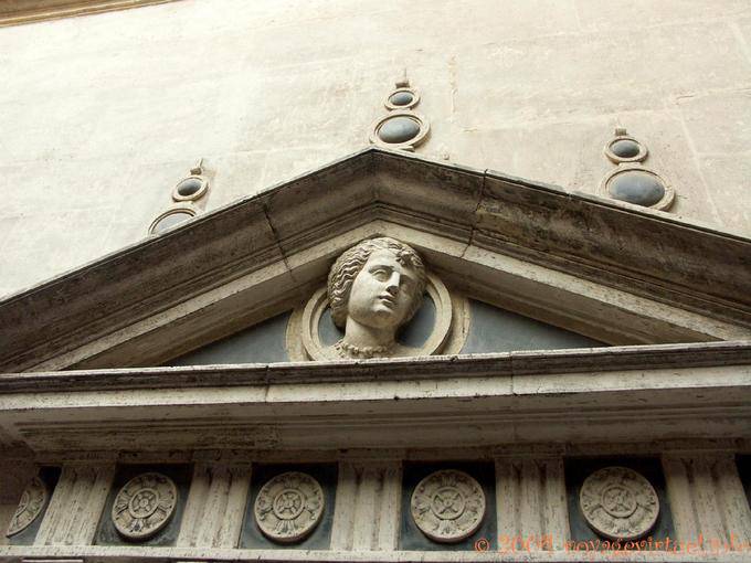 Nette Fassade der Kathedrale von Sevilla - Spanien