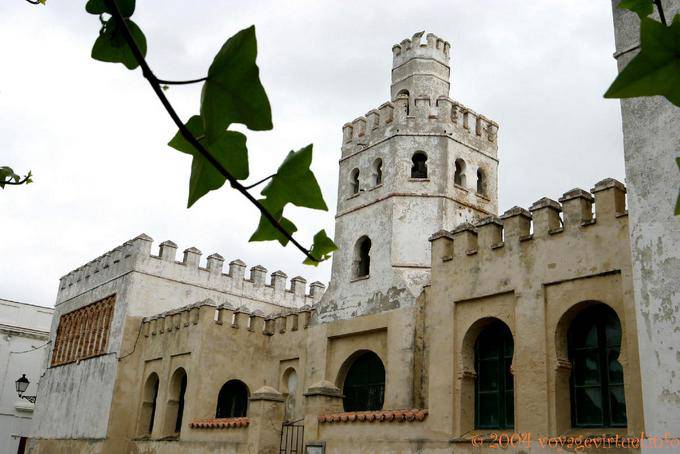 Plaza de Santa María, mit Blick auf die Casa Konsistorialrat, Tarifa - Spanien