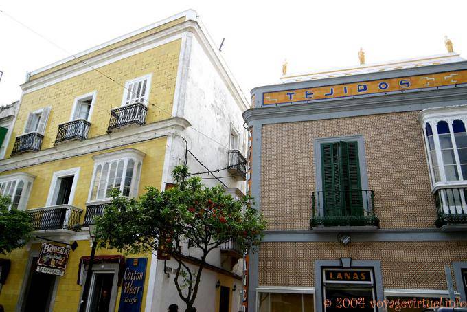 Häuser an der Ecke der Calle San Pedro und Sancho IV Bravo, Tarifa - Spanien