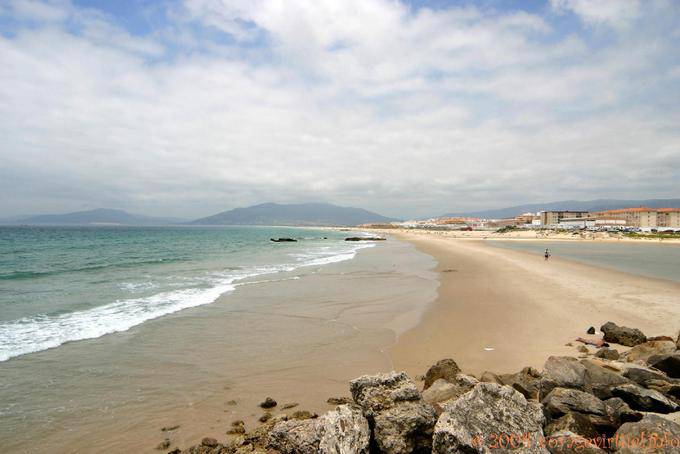 Die lange Atlantik Strand nahe Tarifa - Spanien