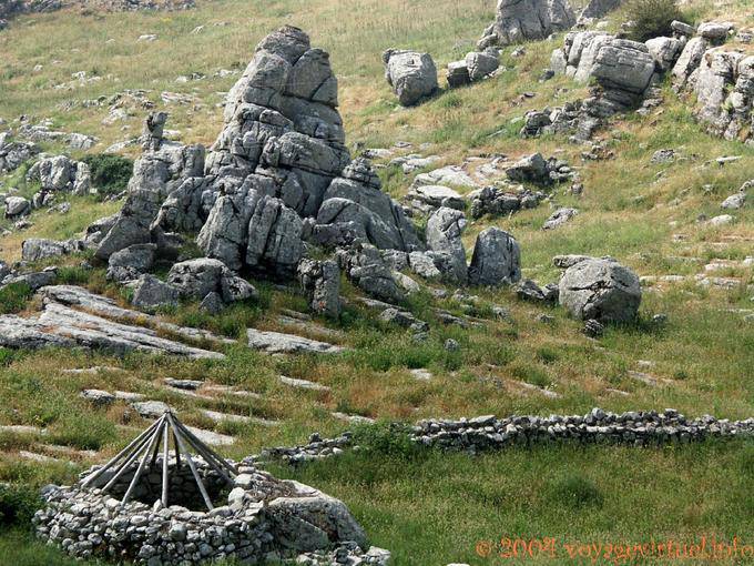 Der Steinbrunnen, Paraje Natural Torcal de Antequera - Spanien, Andalusien