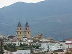 Doppel Glockenturm der Iglesia Nuestra Senora de la Expectación Orgiva, Las Alpujarras, Spanien.
