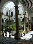 Patio und Spalten, Cadiz, Spanien.