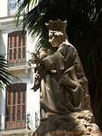 Statue der Königin und sein Sohn, der Calle Santa Maria, Malaga, Spanien.