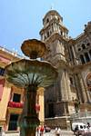 Brunnen vor der Kathedrale, Malaga, Spanien.