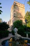 Turm und Brunnen, Alcazar Cordoba, Spanien.
