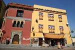 Maurische Fassade in Richtung Puerta del Puente, Cordoba, Spanien.
