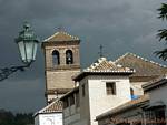 Kirche der Albaicin in den Sturm, Granada, Spanien.