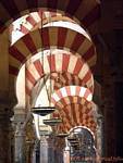 Beleuchtung in einer Bucht der Moschee, Cordoba Mezquita, Spanien.