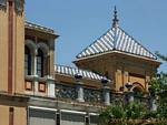 Weiße und blaue Fliesen, Sevilla, Spanien.
