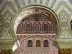 Schöne Verzierung des Arc von Peacocks (Arco de los Pavones), Sevilla Alcazar, Spanien.