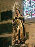 Statue der Jungfrau Maria, der auf drei Köpfe, Kathedrale von Sevilla, Spanien.