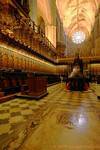 El Coro Chor in der Mitte des Kirchenschiffs, der Kathedrale von Sevilla, Spanien.