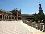 Blick auf das Schloss, das Mischen neugotischen und Mudéjar, Sevilla Plaza Espana, Spanien.