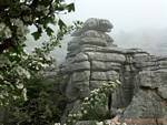 Rock-Auflösung im Nebel, Torcal de Antequera, Spanien.