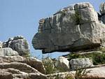Eine prekäre Balance aus Rock, Torcal de Antequera, Spanien.