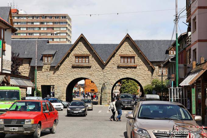 Außentür Plaza Centro Civico, Bariloche - Argentinien